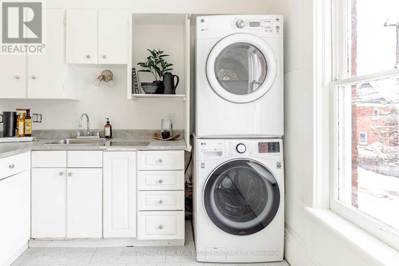 497 Gilmour Street, Peterborough (Town Ward 3), ON - Indoor Photo Showing Laundry Room
