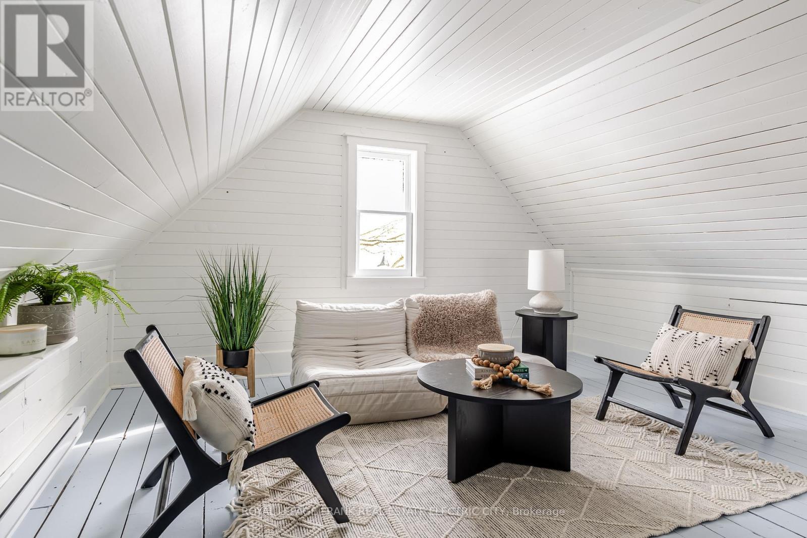 497 Gilmour Street, Peterborough (Town Ward 3), ON - Outdoor With Deck Patio Veranda With Exterior