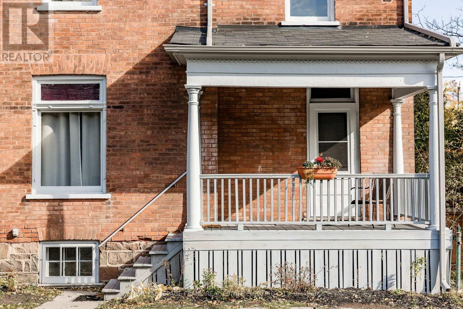 497 Gilmour Street, Peterborough (Town Ward 3), ON - Outdoor With Exterior