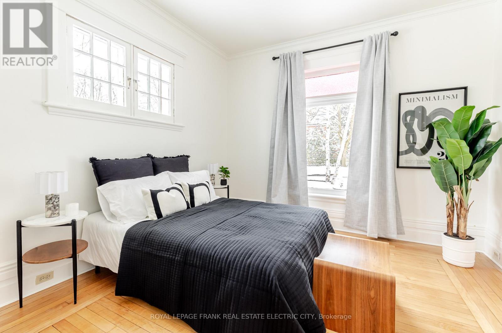 497 Gilmour Street, Peterborough (Town Ward 3), ON - Indoor Photo Showing Bedroom