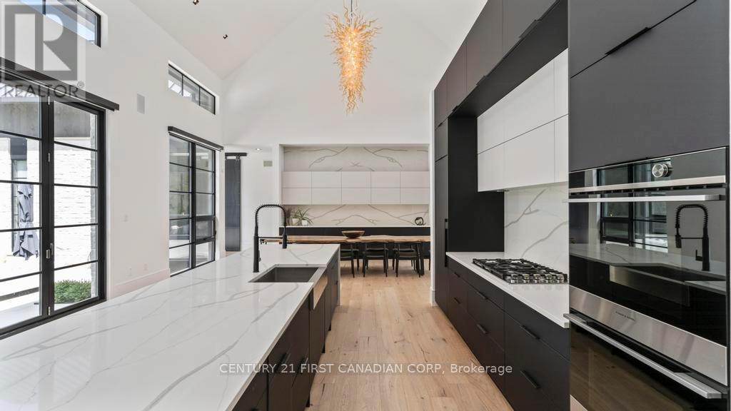 3819 Deer Trail, London South (South V), ON - Indoor Photo Showing Kitchen