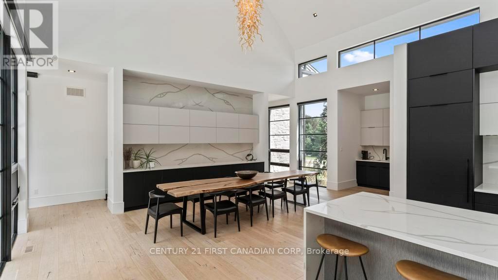 3819 Deer Trail, London South (South V), ON - Indoor Photo Showing Dining Room