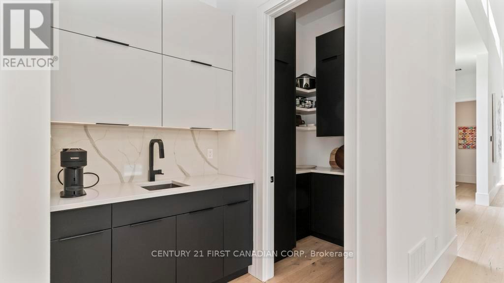 3819 Deer Trail, London South (South V), ON -