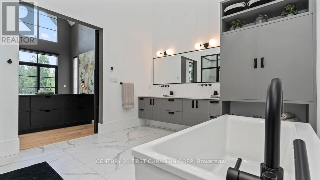 3819 Deer Trail, London South (South V), ON -