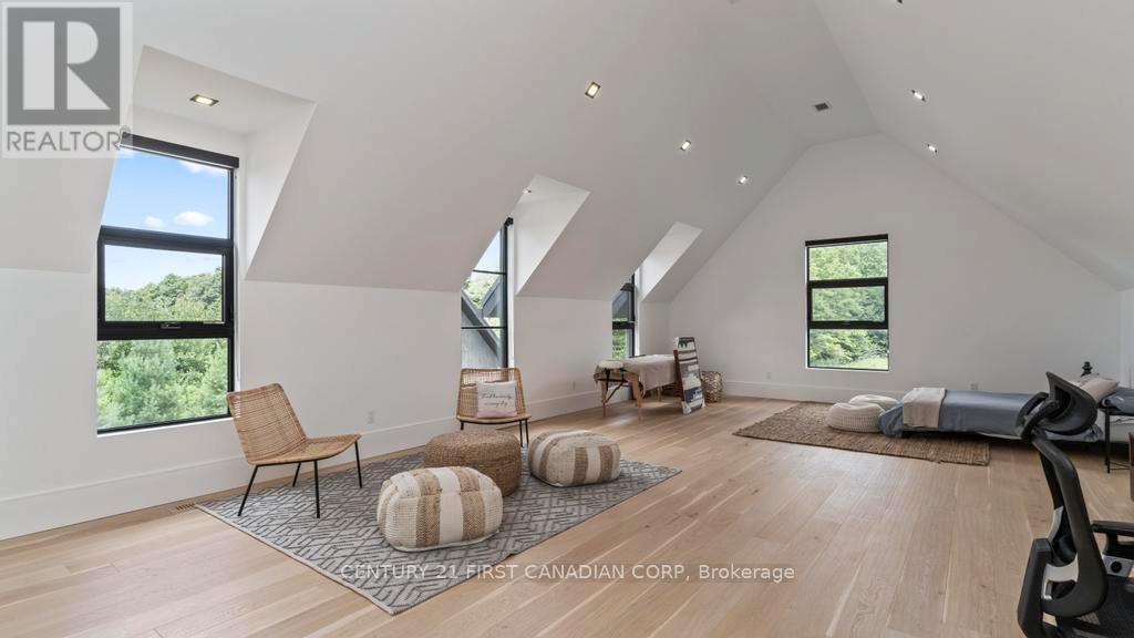 3819 Deer Trail, London South (South V), ON - Indoor