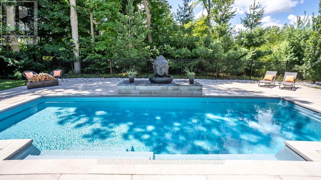 3819 Deer Trail, London South (South V), ON - Outdoor With In Ground Pool With Backyard