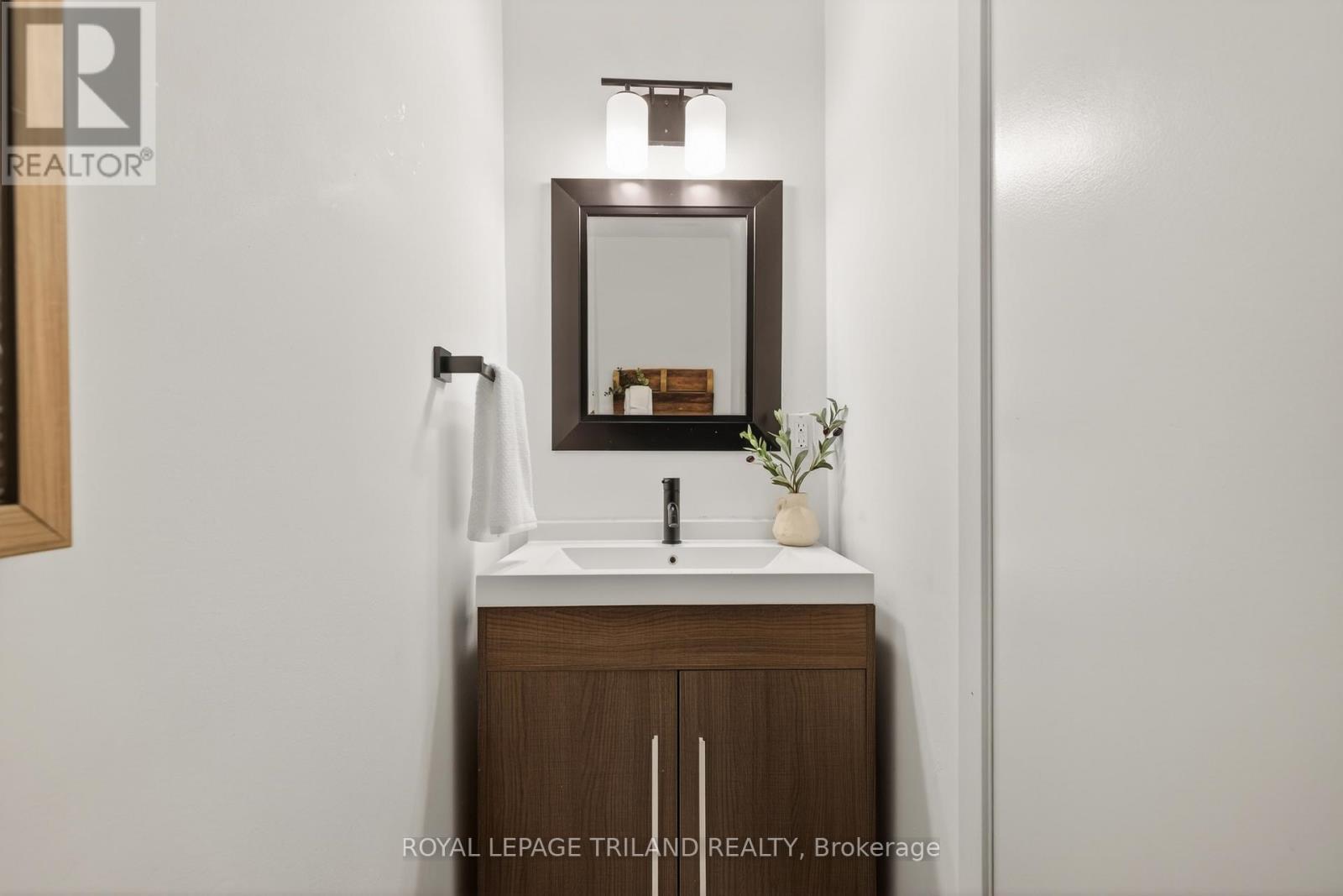 29 - 470 Second Street, London East (East H), ON - Indoor Photo Showing Bathroom