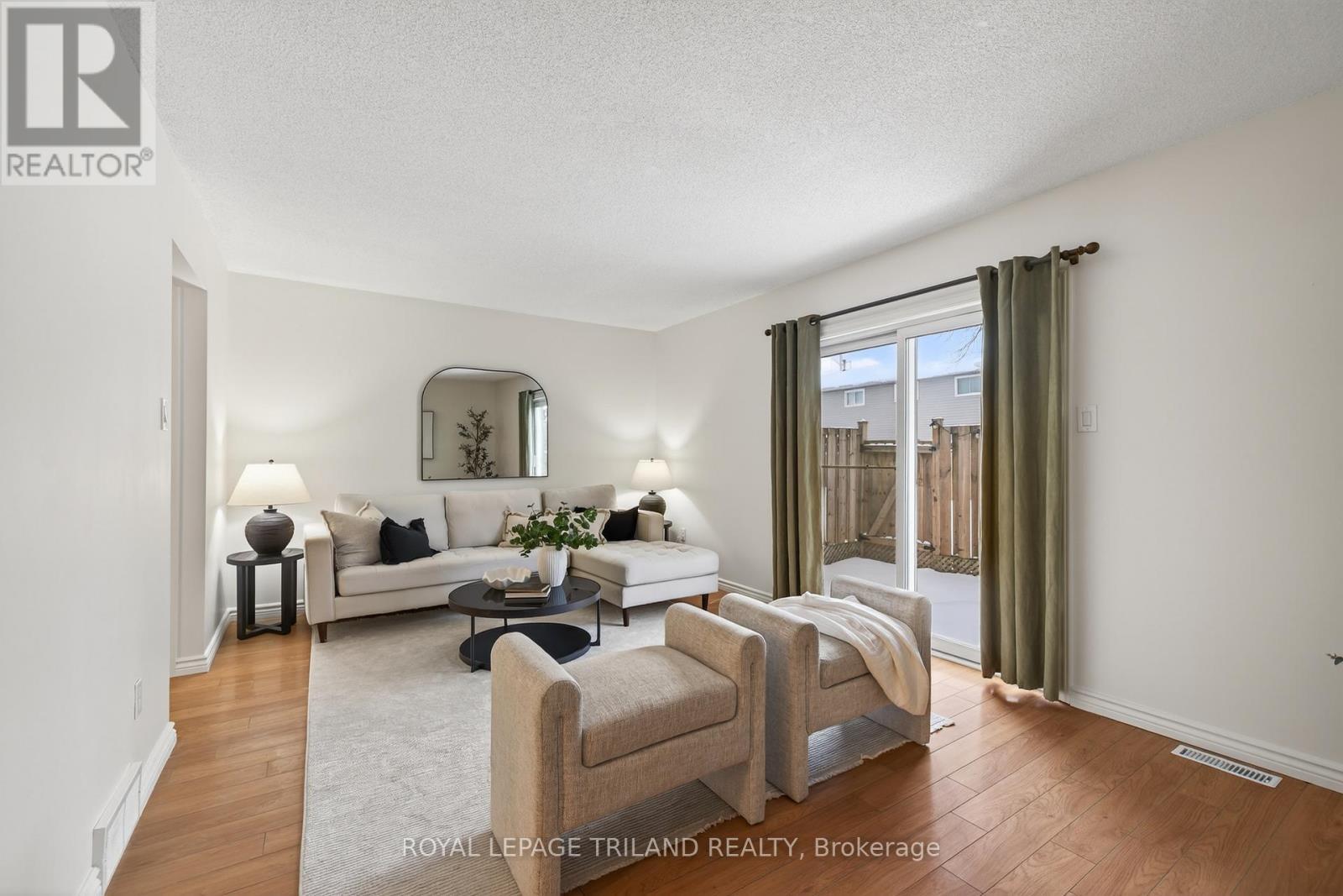 29 - 470 Second Street, London East (East H), ON - Indoor Photo Showing Living Room
