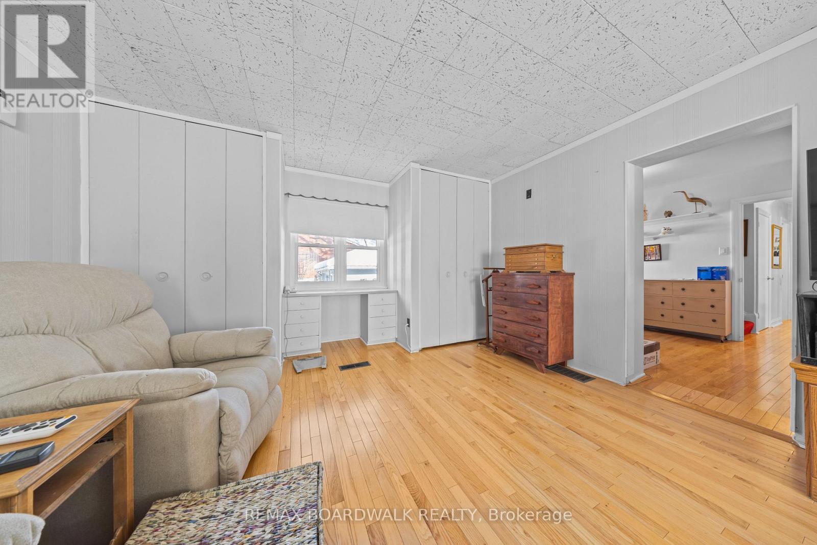 Main Level Primary Bedroom - 961 Kingsmere Avenue, Ottawa, ON - Indoor Photo Showing Living Room