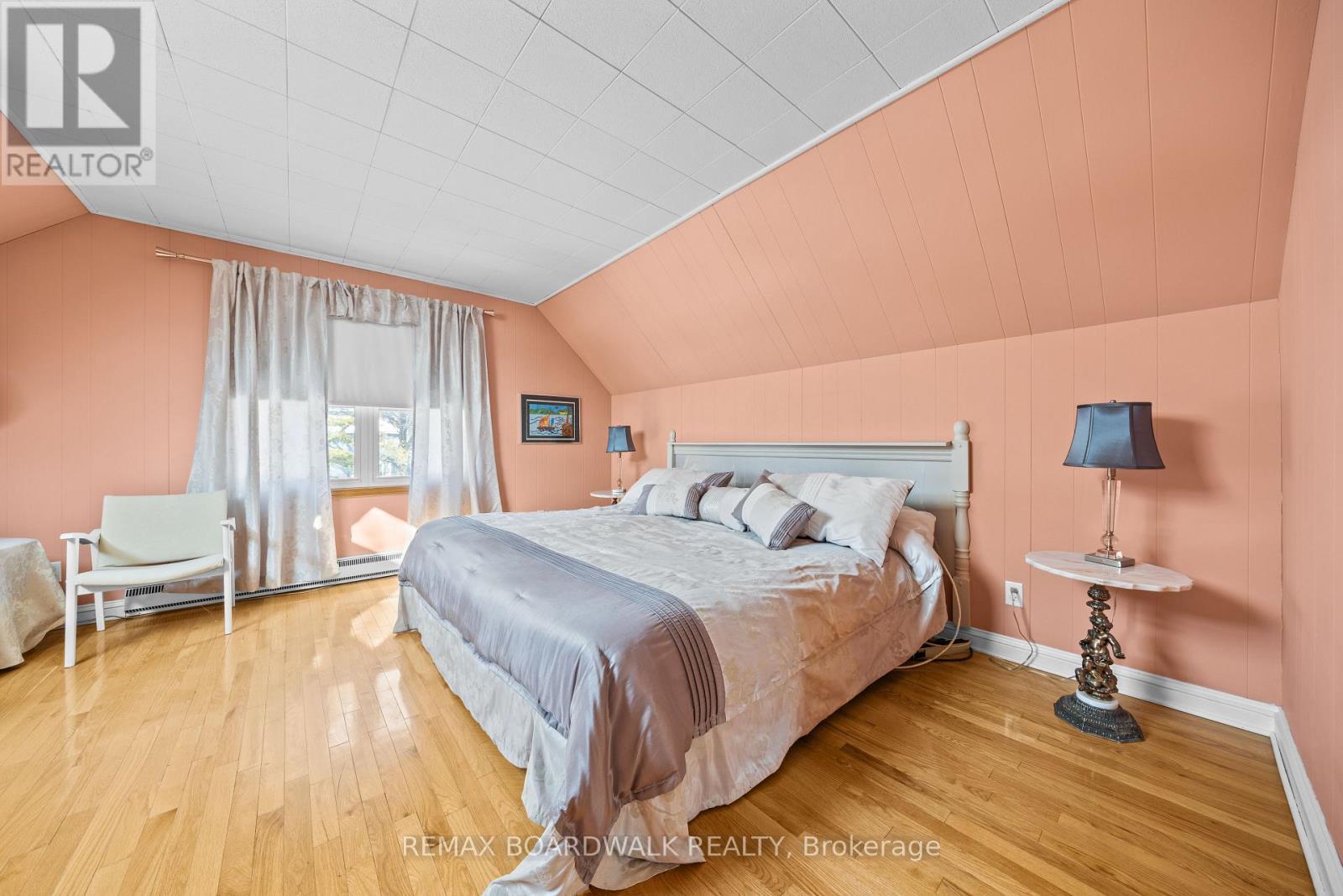 2nd Level Bedroom - 961 Kingsmere Avenue, Ottawa, ON - Indoor Photo Showing Bedroom