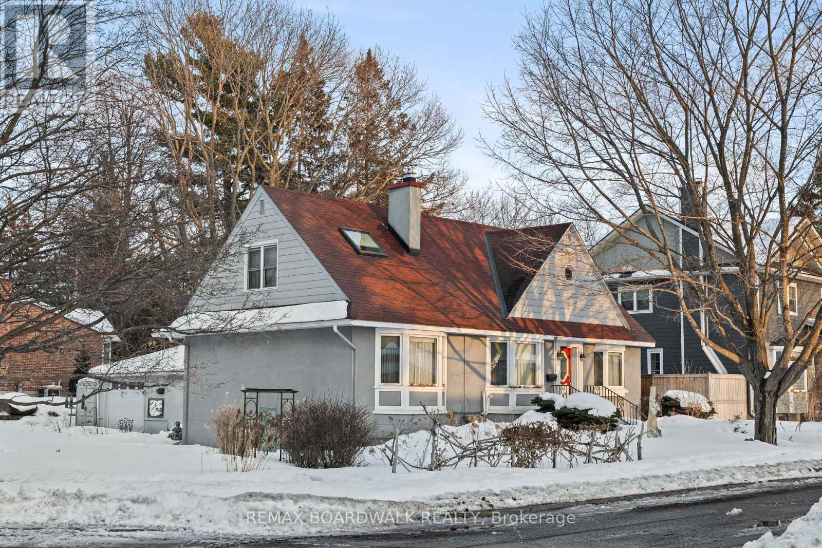 Corner Lot 100 X 90 - 961 Kingsmere Avenue, Ottawa, ON - Outdoor