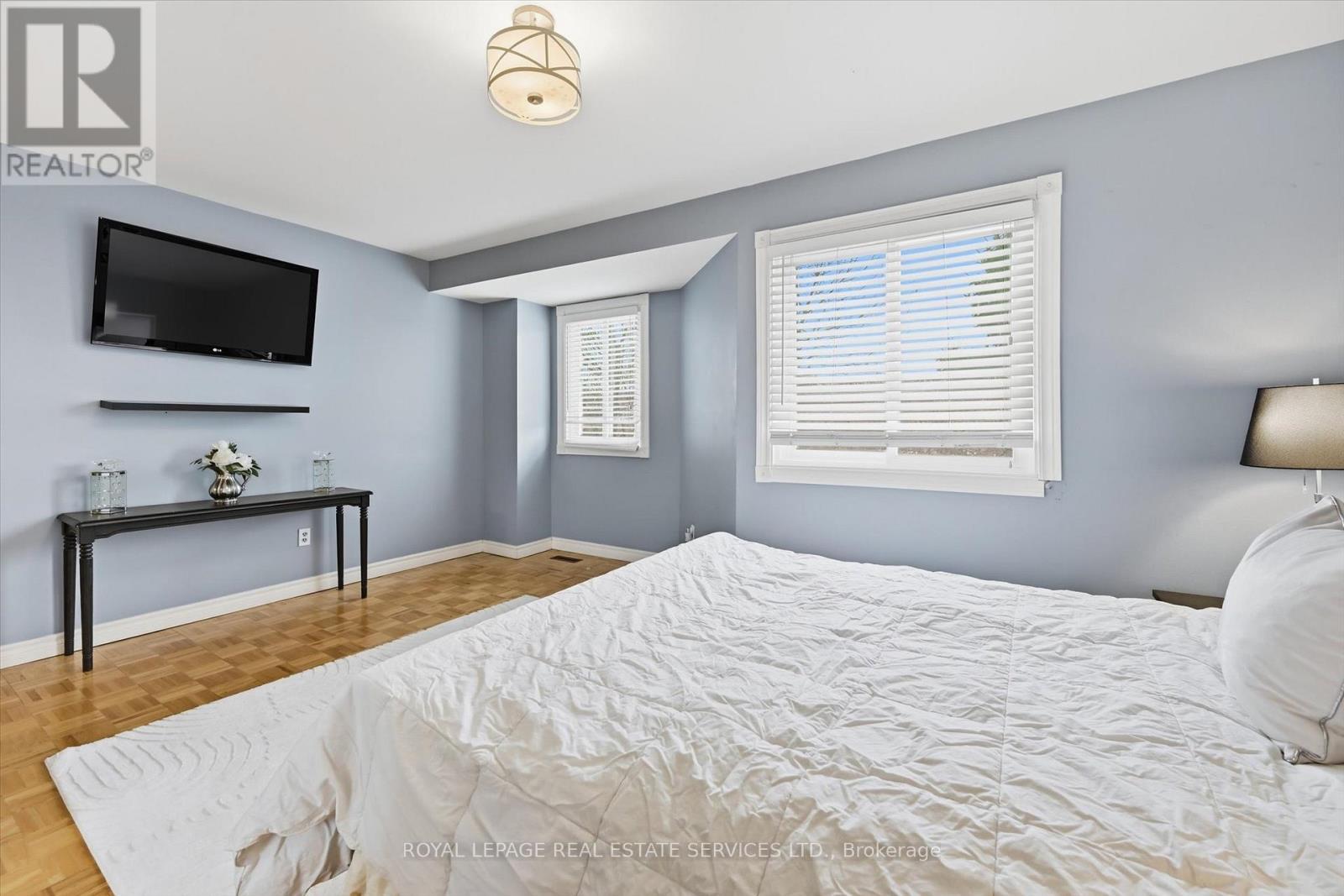 Primary Bedroom Features a Four-Piece Ensuite - 51 - 26 Moss Boulevard, Hamilton, ON - Indoor Photo Showing Bedroom