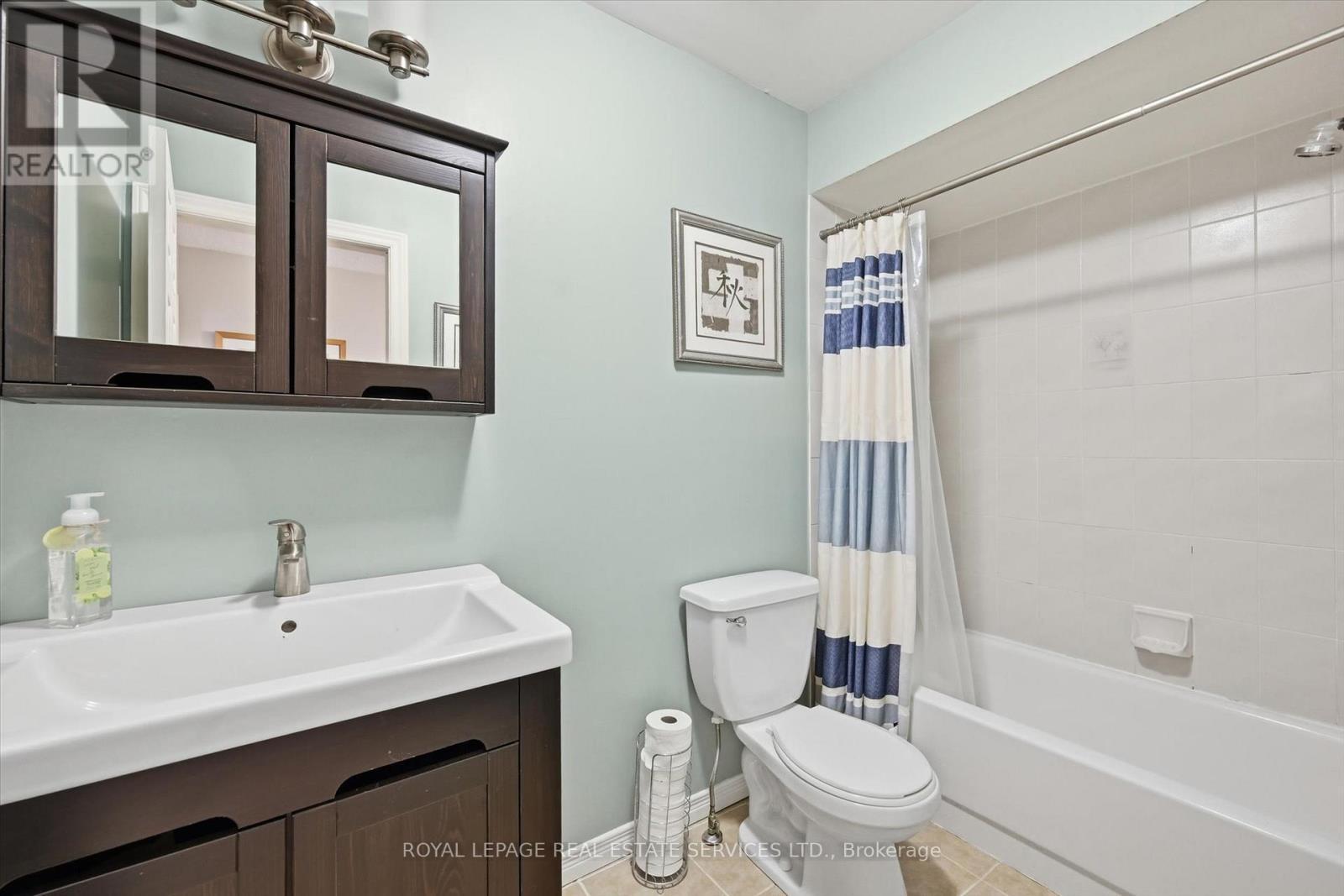 Four-Piece Main Bathroom - 51 - 26 Moss Boulevard, Hamilton, ON - Indoor Photo Showing Bathroom