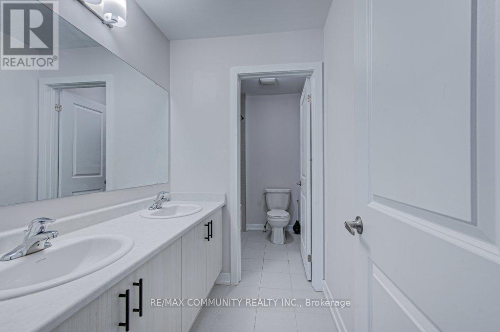 55 Tulip Crescent, Norfolk, ON - Indoor Photo Showing Bathroom