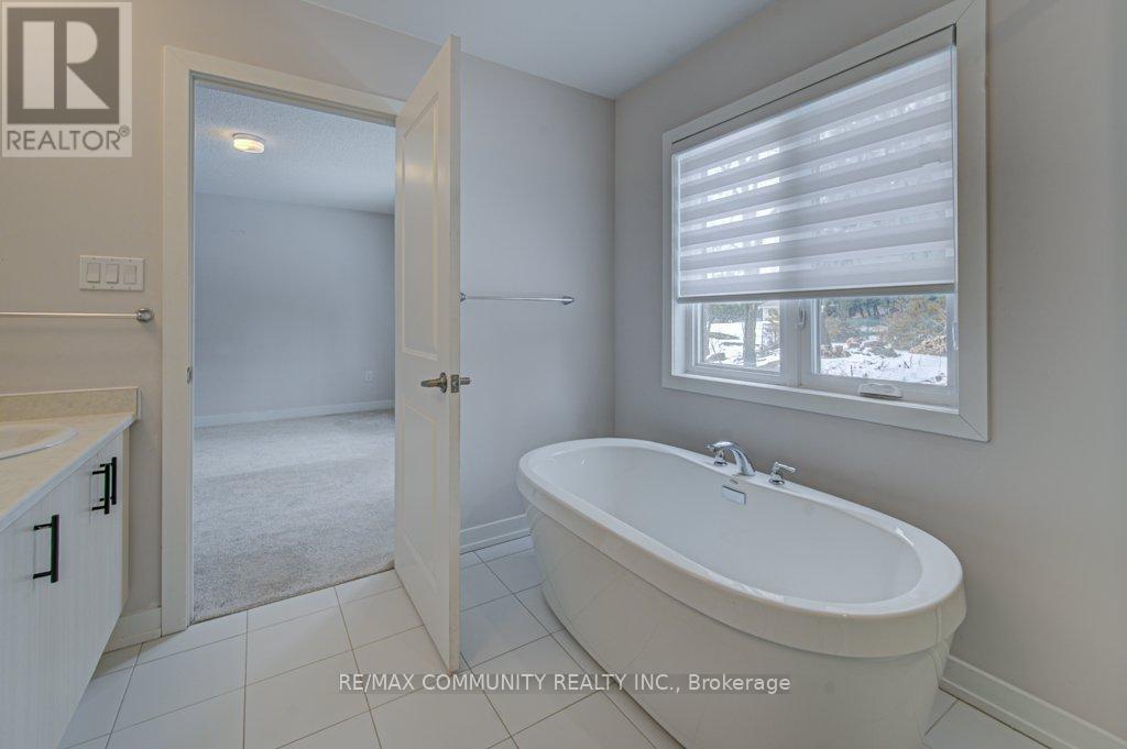 55 Tulip Crescent, Norfolk, ON - Indoor Photo Showing Bathroom