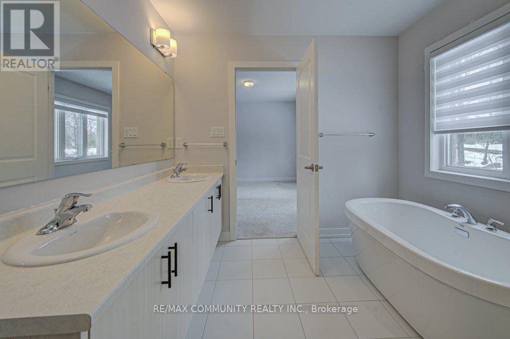 55 Tulip Crescent, Norfolk, ON - Indoor Photo Showing Bathroom