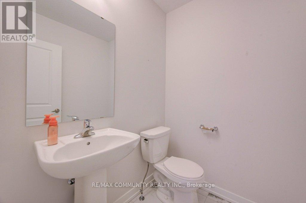 55 Tulip Crescent, Norfolk, ON - Indoor Photo Showing Bathroom