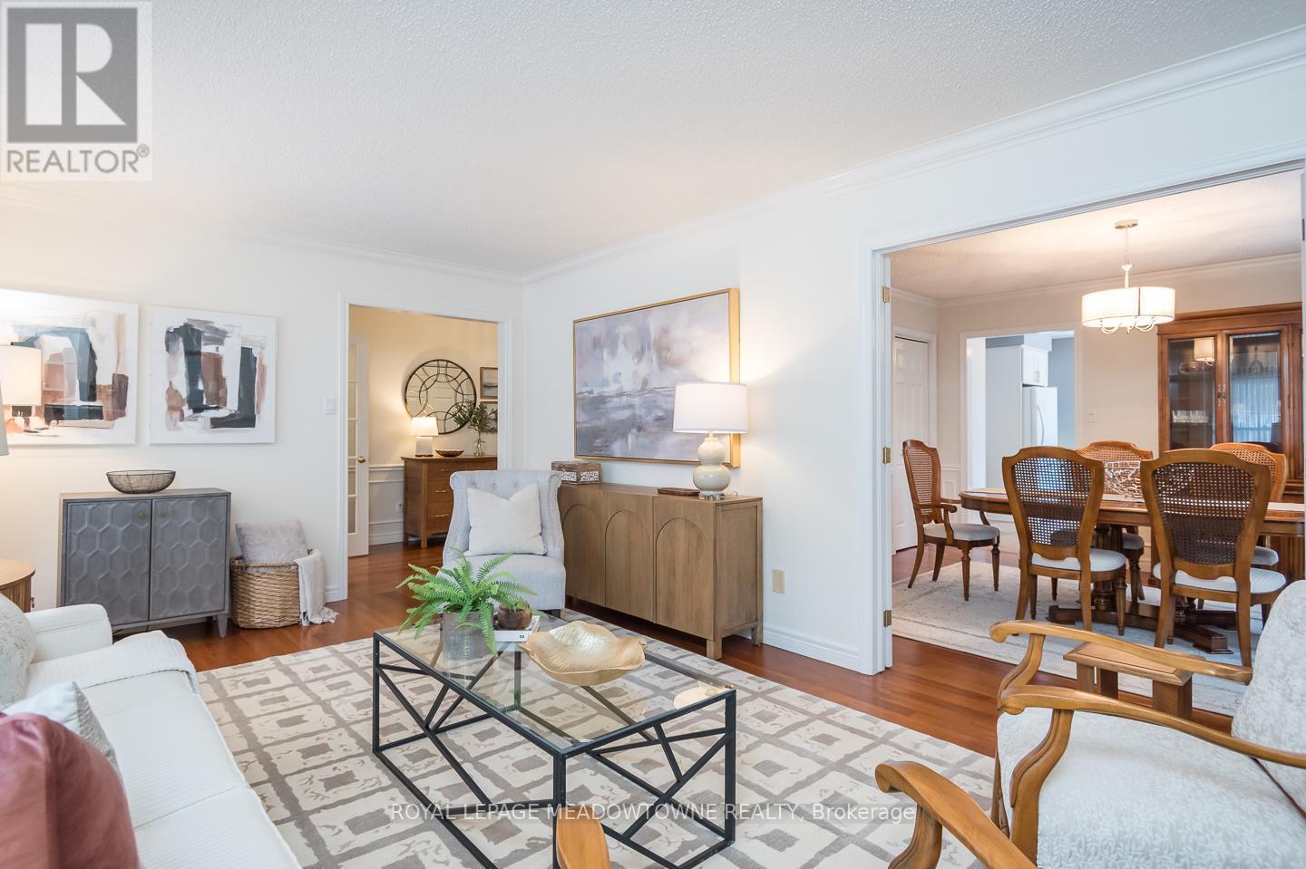 56 Acredale Drive, Hamilton, ON - Indoor Photo Showing Living Room