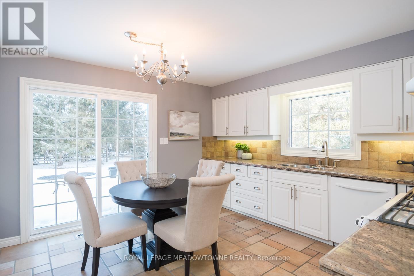 56 Acredale Drive, Hamilton, ON - Indoor Photo Showing Dining Room