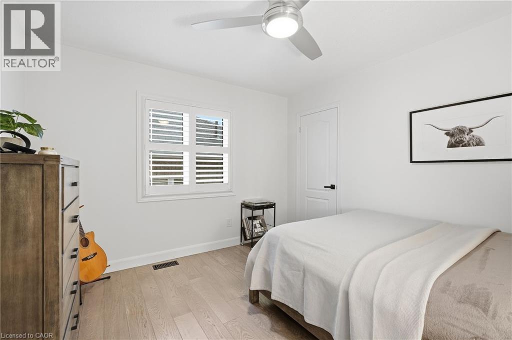 4268 Ryan Lane, Burlington, ON - Indoor Photo Showing Bedroom