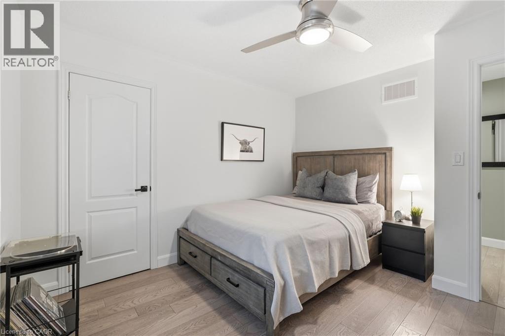 4268 Ryan Lane, Burlington, ON - Indoor Photo Showing Bedroom