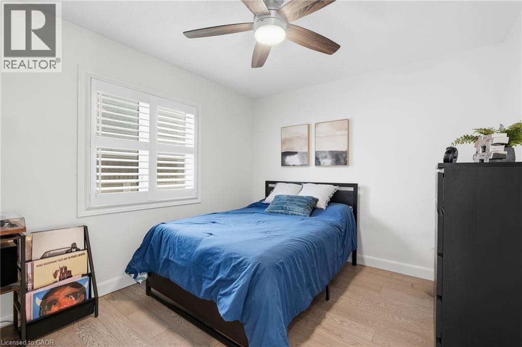 4268 Ryan Lane, Burlington, ON - Indoor Photo Showing Bedroom