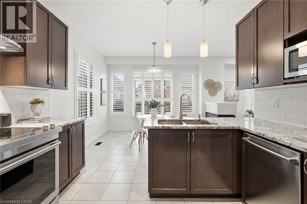 4268 Ryan Lane, Burlington, ON - Indoor Photo Showing Kitchen With Double Sink With Upgraded Kitchen