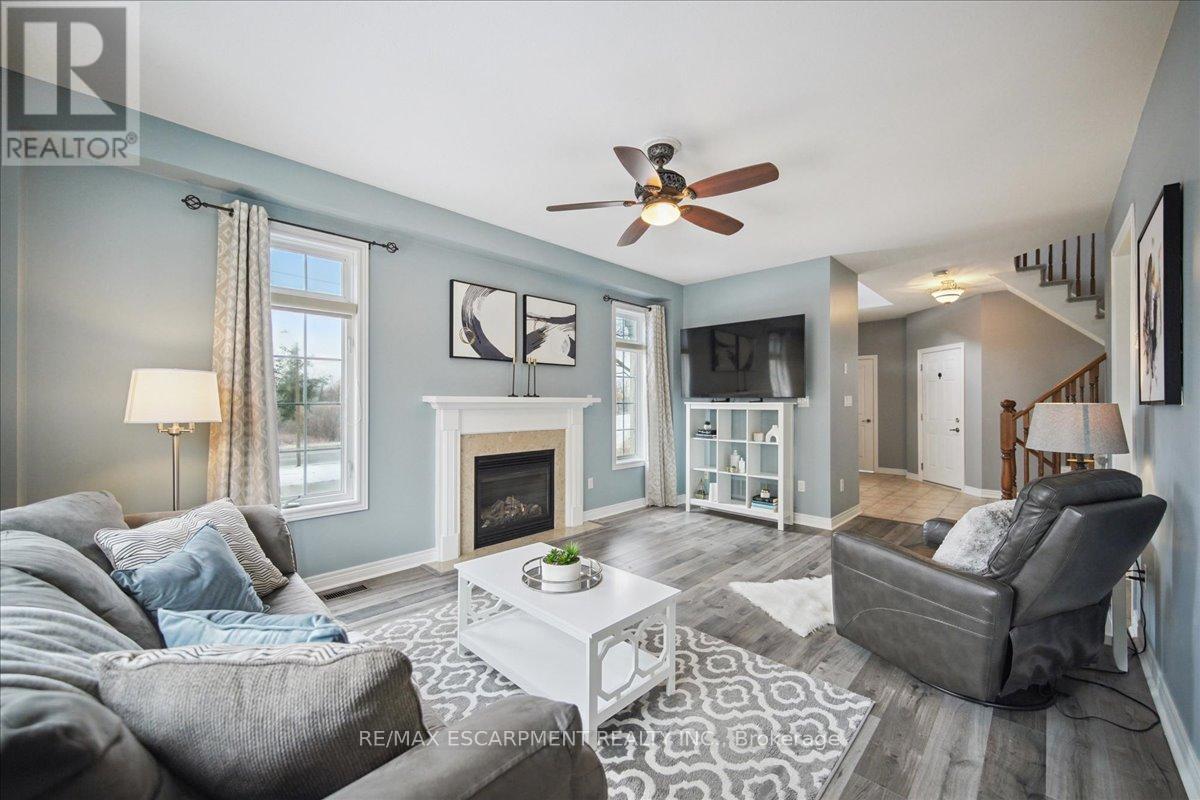 105 Oakhaven Place, Hamilton, ON - Indoor Photo Showing Living Room With Fireplace