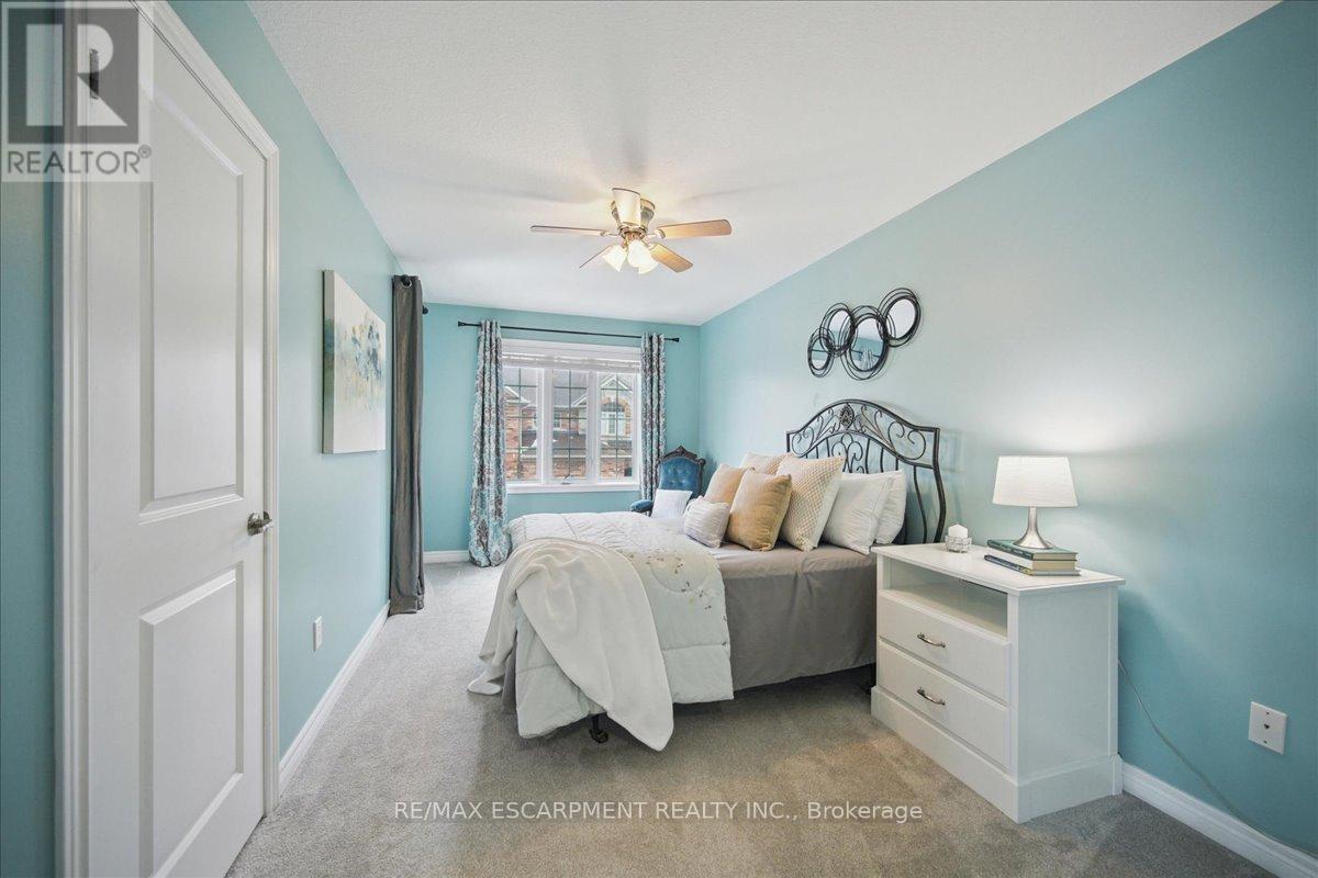 105 Oakhaven Place, Hamilton, ON - Indoor Photo Showing Bedroom