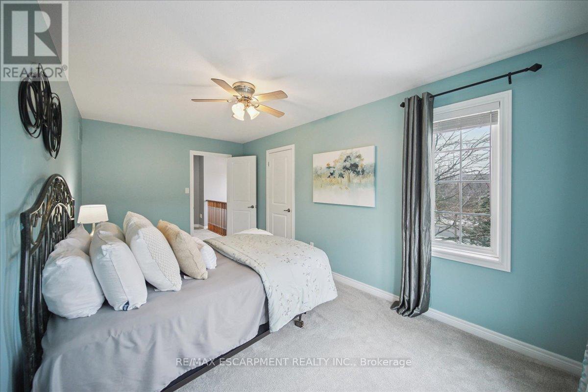 105 Oakhaven Place, Hamilton, ON - Indoor Photo Showing Bedroom