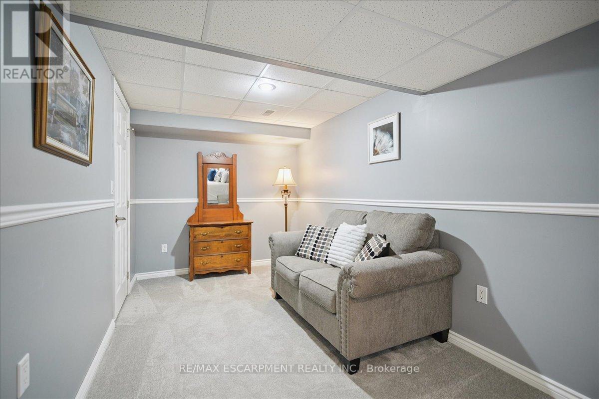 105 Oakhaven Place, Hamilton, ON - Indoor Photo Showing Other Room