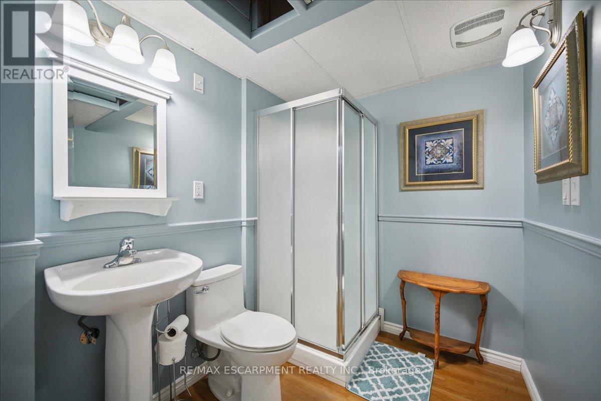 105 Oakhaven Place, Hamilton, ON - Indoor Photo Showing Bathroom