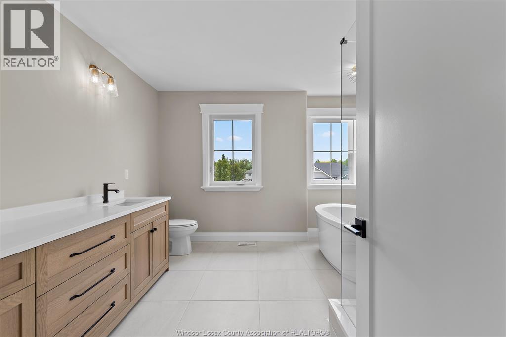 259 Joan Flood, Essex, ON - Indoor Photo Showing Bathroom