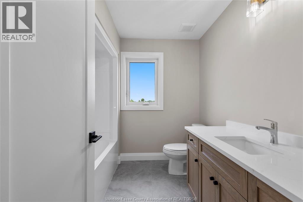 259 Joan Flood, Essex, ON - Indoor Photo Showing Bathroom