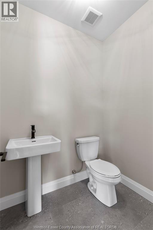259 Joan Flood, Essex, ON - Indoor Photo Showing Bathroom
