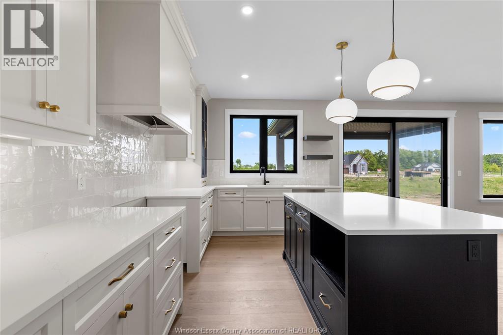 259 Joan Flood, Essex, ON - Indoor Photo Showing Kitchen With Upgraded Kitchen
