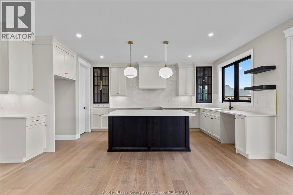 259 Joan Flood, Essex, ON - Indoor Photo Showing Kitchen With Upgraded Kitchen