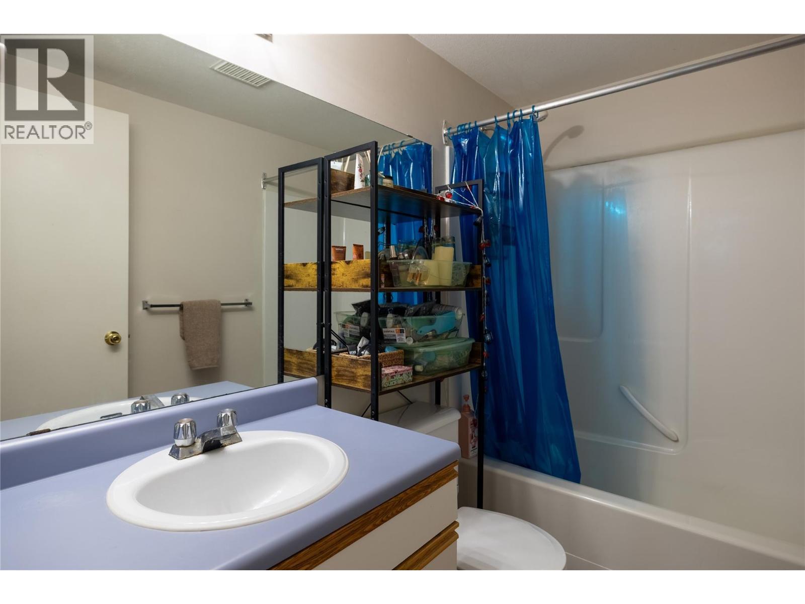 831 2Nd Street Se Unit# 103, Salmon Arm, BC - Indoor Photo Showing Bathroom