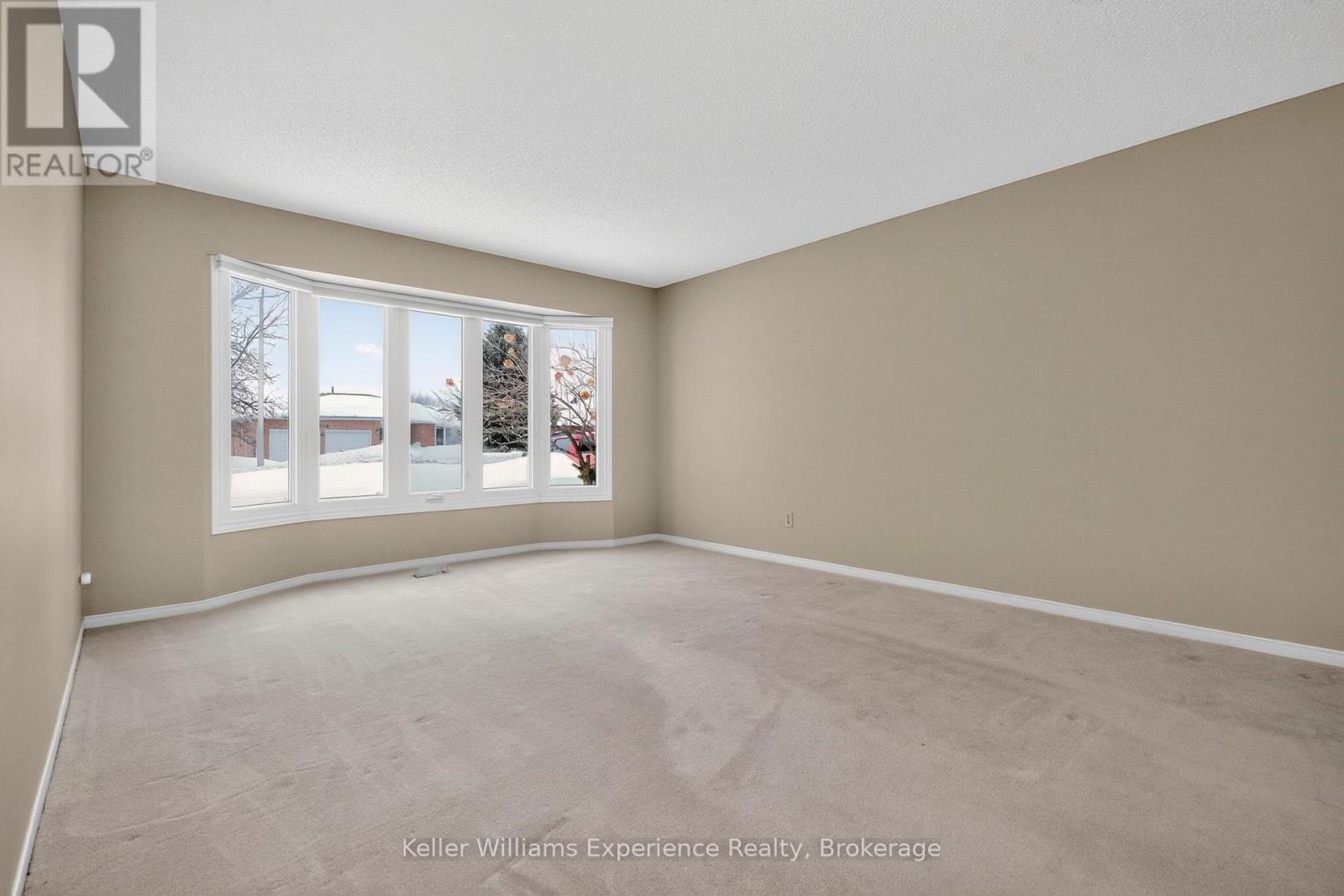 943 Playfair Road, Midland, ON - Indoor Photo Showing Other Room