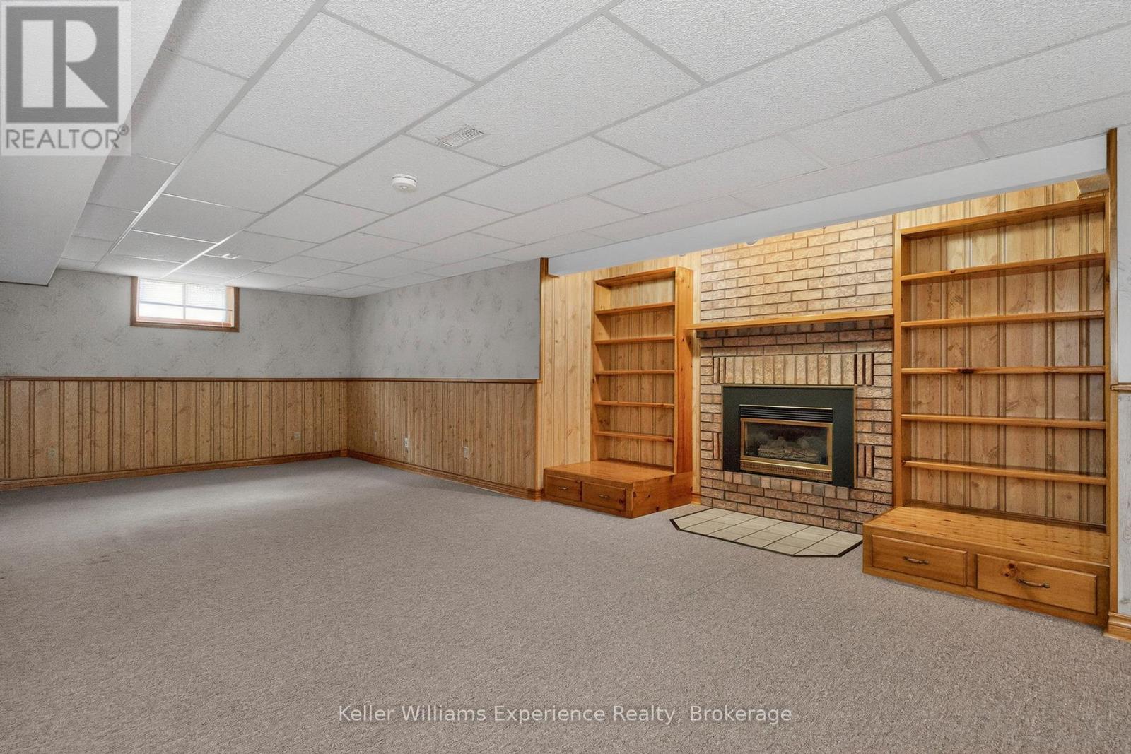 943 Playfair Road, Midland, ON - Indoor With Fireplace