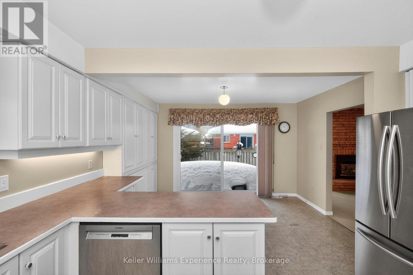 943 Playfair Road, Midland, ON - Indoor Photo Showing Kitchen