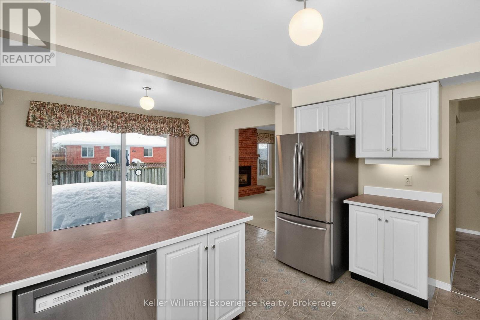 943 Playfair Road, Midland, ON - Indoor Photo Showing Kitchen