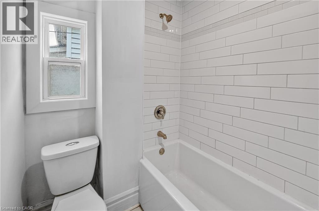 49 Allan Avenue, Hamilton, ON - Indoor Photo Showing Bathroom