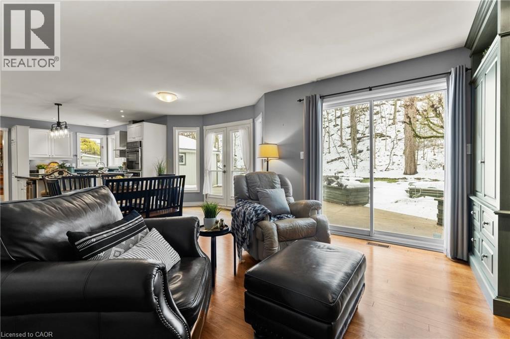 3602 Glen Elgin Drive, Jordan, ON - Indoor Photo Showing Living Room