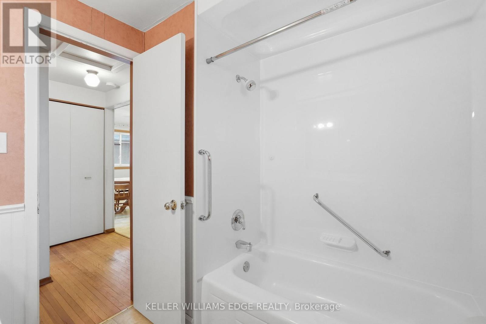 66 Geneva Crescent, Kitchener, ON - Indoor Photo Showing Bathroom