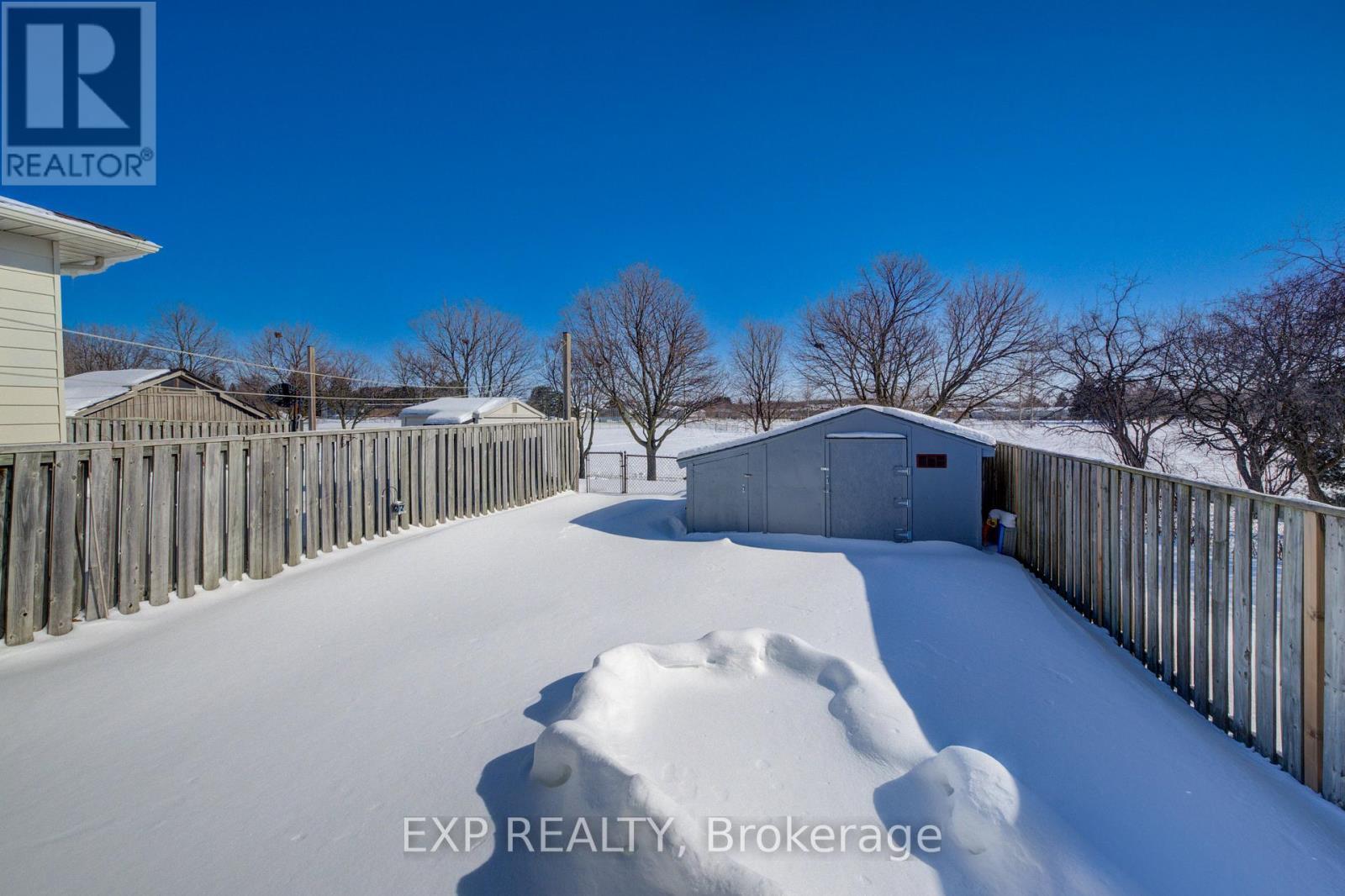 52 Uxbridge Crescent, Kitchener, ON - Outdoor