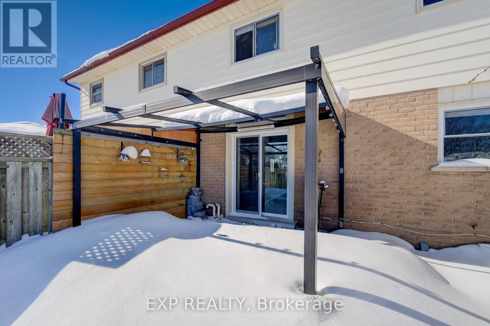 52 Uxbridge Crescent, Kitchener, ON - Outdoor With Exterior