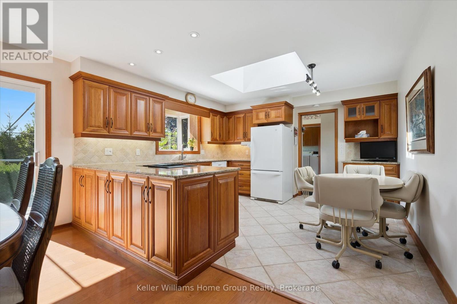 27 Peel Street E, Mapleton, ON - Indoor Photo Showing Other Room