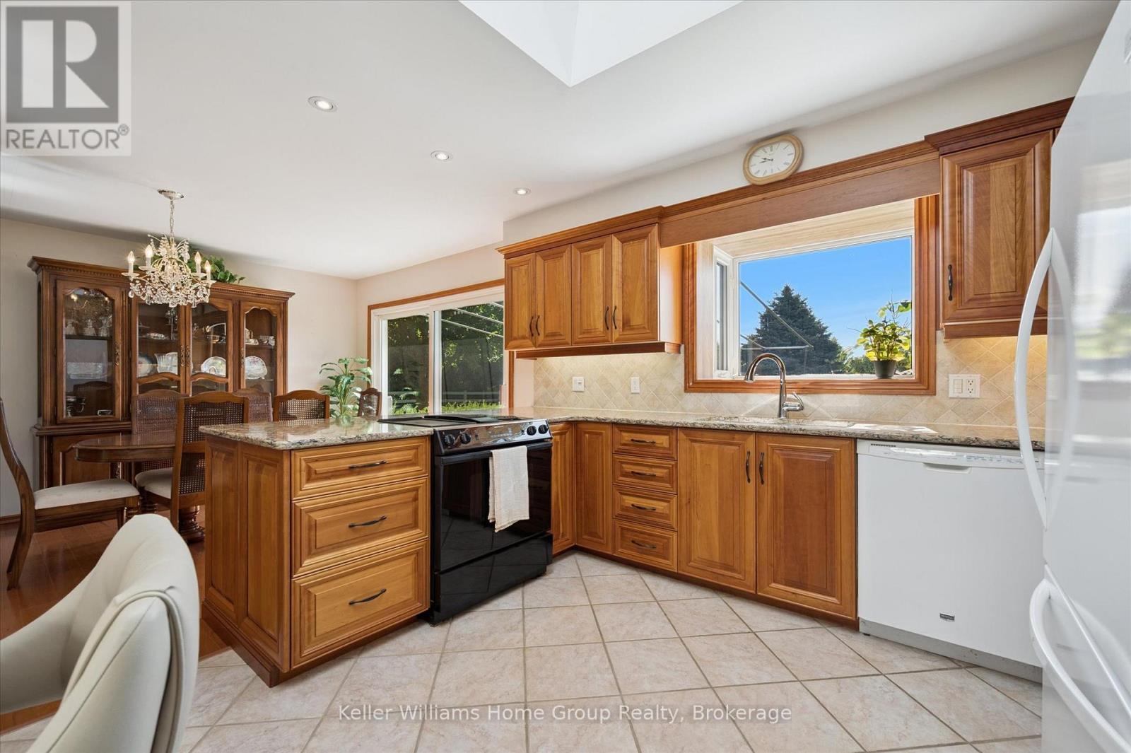 27 Peel Street E, Mapleton, ON - Indoor Photo Showing Kitchen