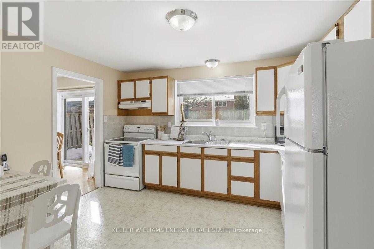 886 Antonio Street, Pickering (Bay Ridges), ON - Indoor Photo Showing Kitchen
